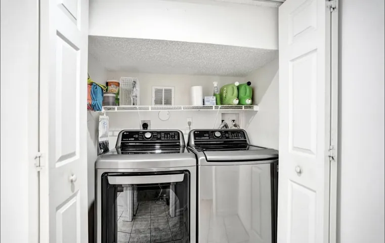 Interior laundry with washer/dryer
