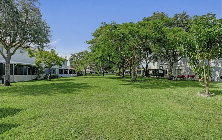 Common green space area- great for kids or pets