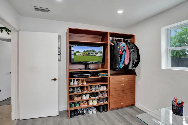 3rd bedroom (used as den currently)