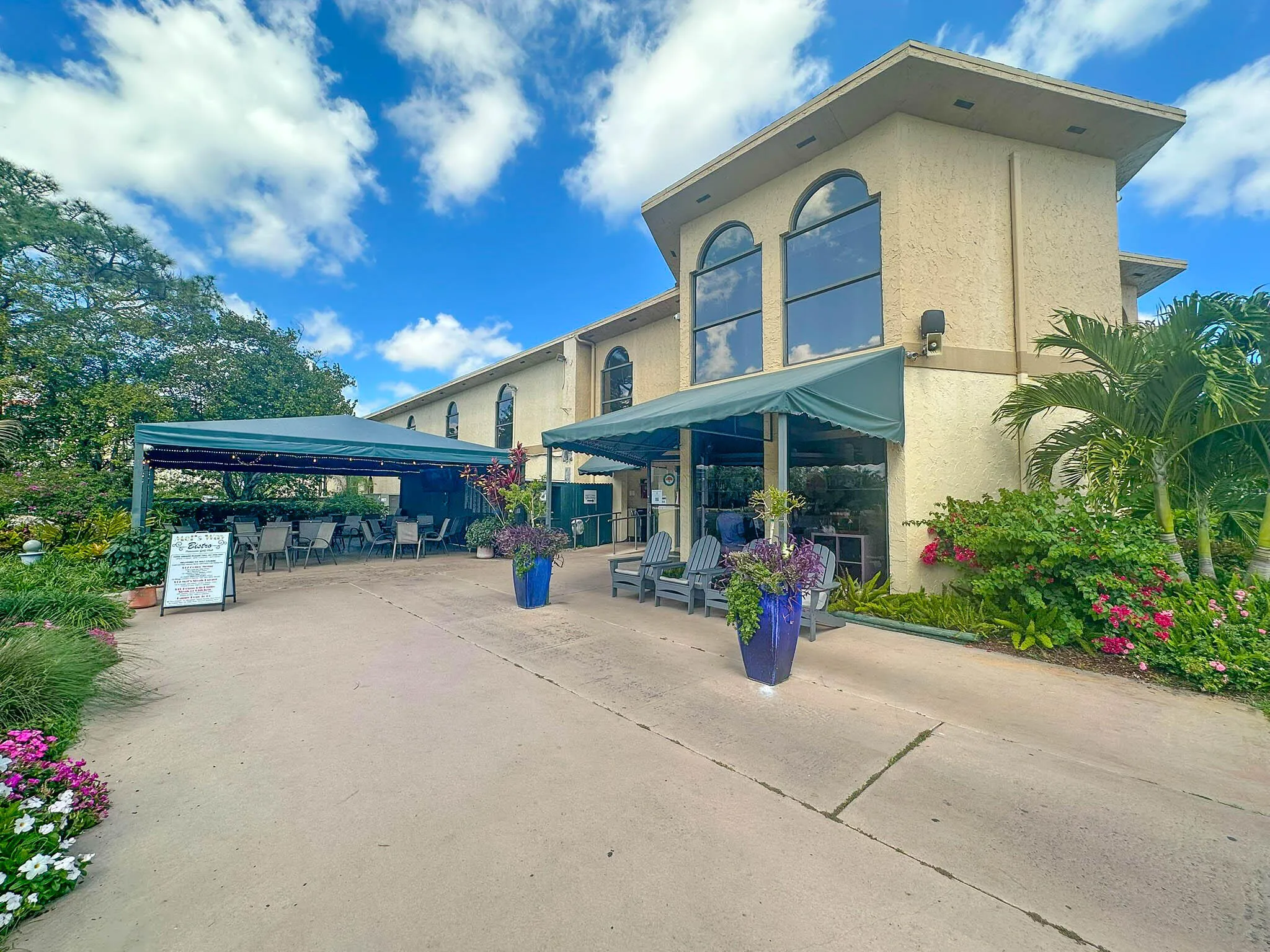 MEL'S BISTRO