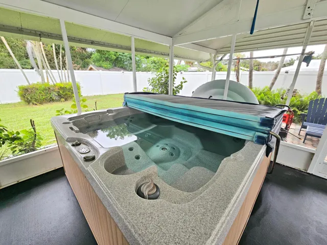 Hot Tub 807