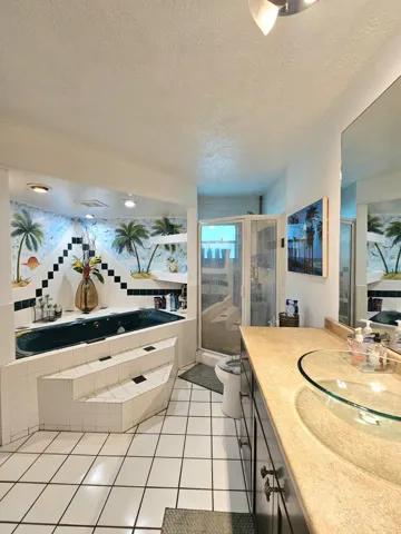 Main Bath 807