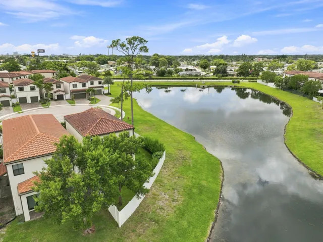 Corner lot facing the lake