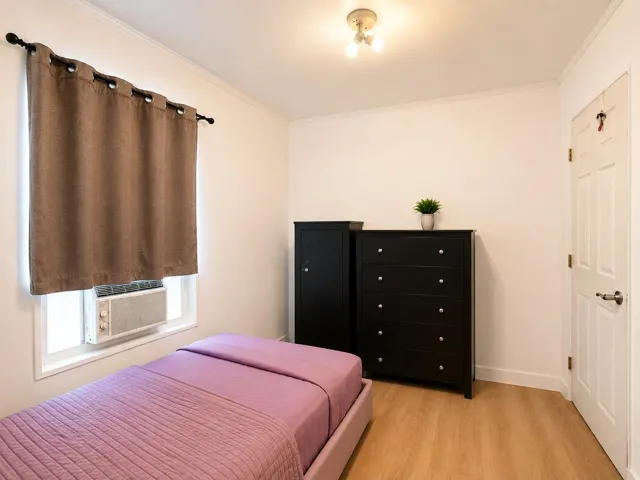 Bedroom II w - 1410