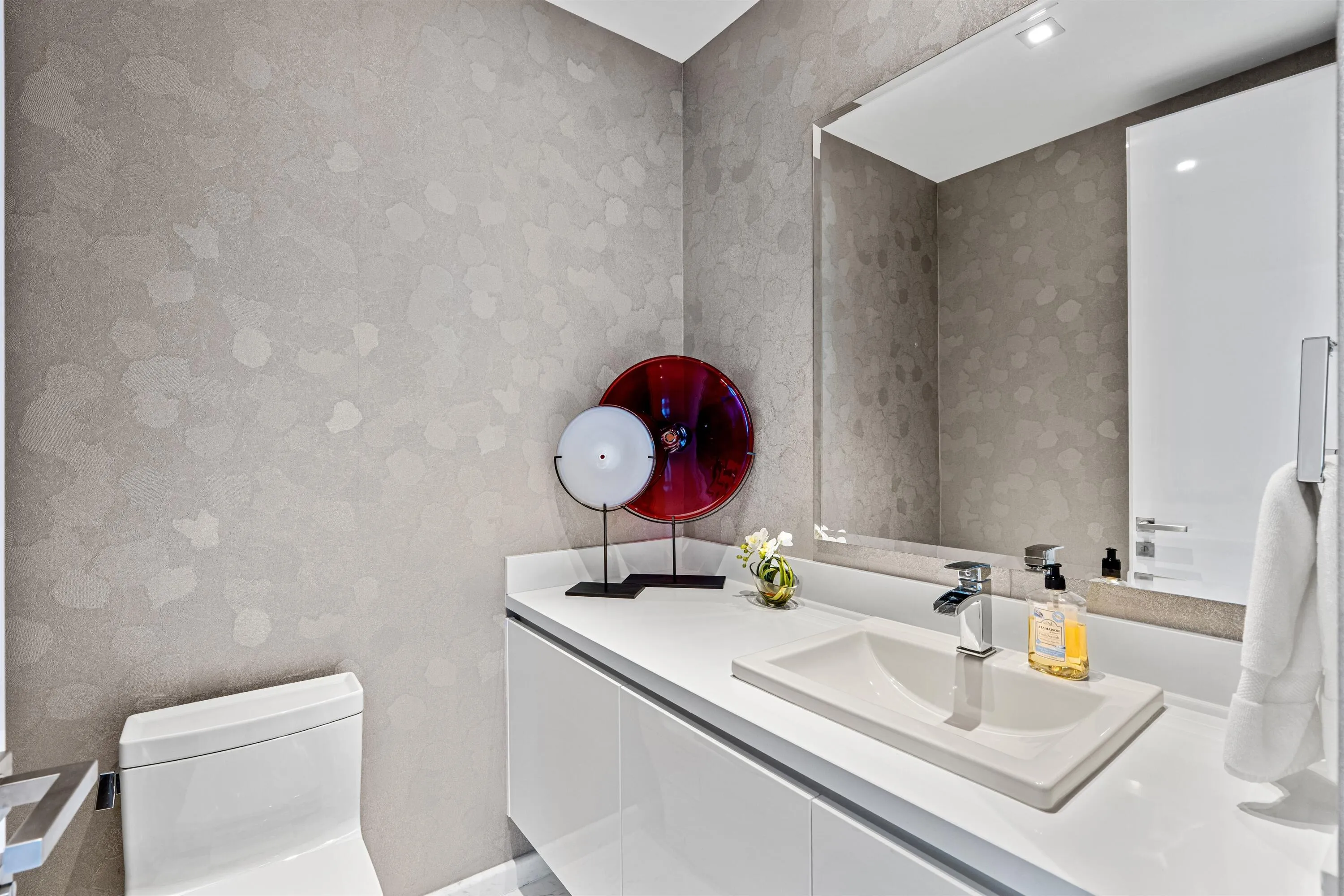 POWDER_ROOM_1