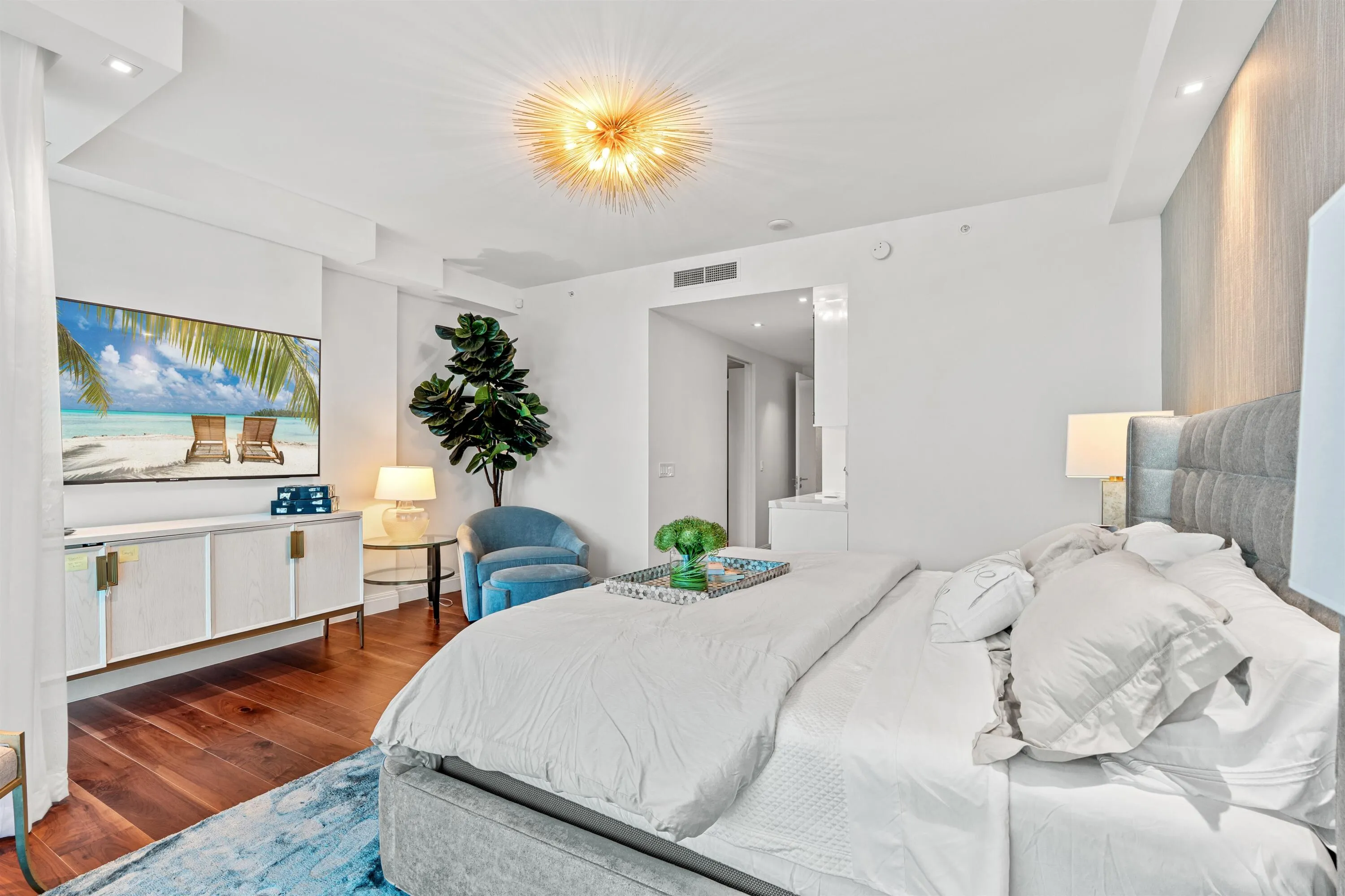 PRIMARY_BEDROOM_ANGLE_IN