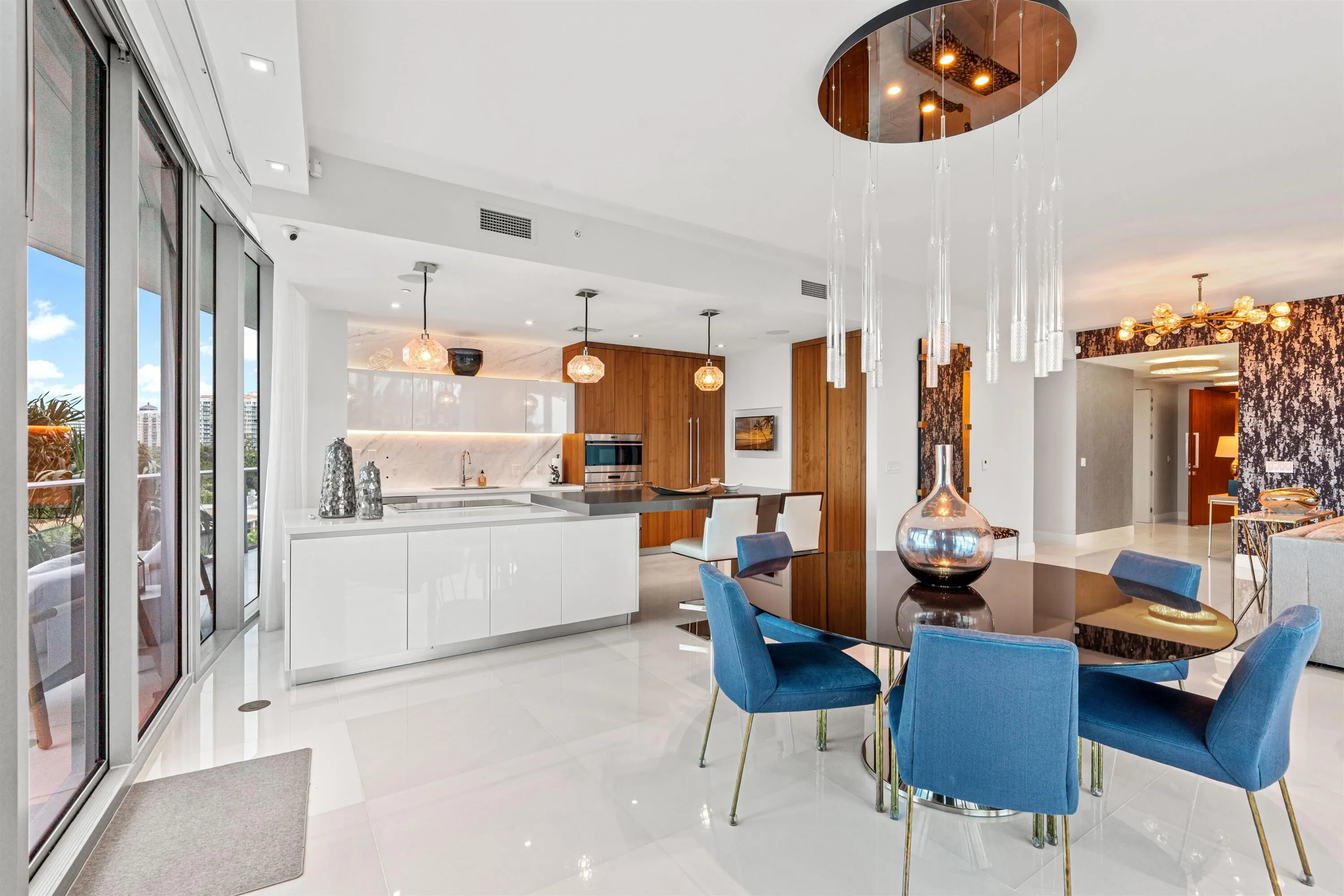 DINING_ROOM_TO_KITCHEN_RIGHT