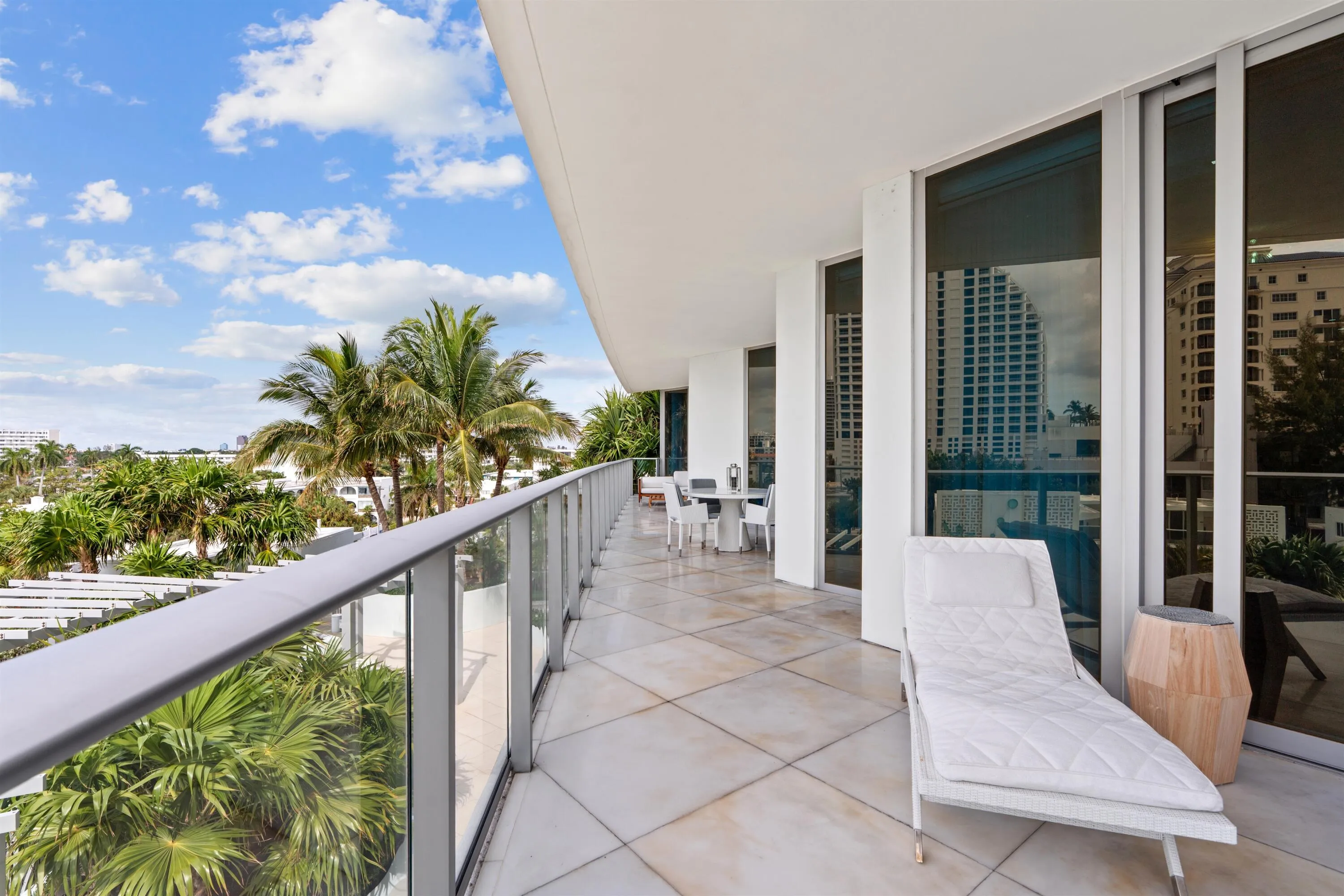 BALCONY_1_RIGHT