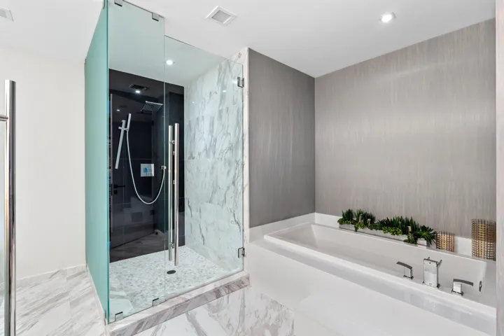 PRIMARY_BATHROOM_ANGLE_RIGHT