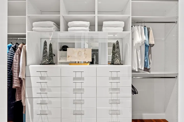 PRIMARY_CLOSET