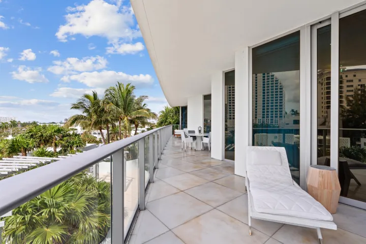 BALCONY_1_RIGHT