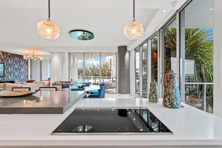 KITCHEN_TO_DINING_STRAIGHT