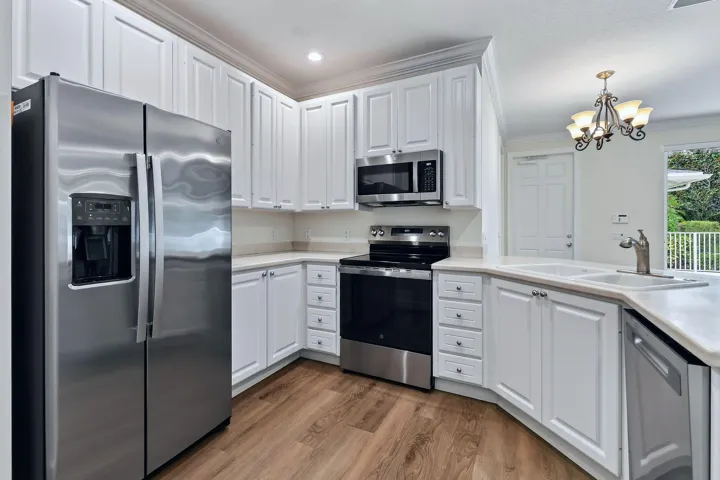 303CaravelleDr(23)