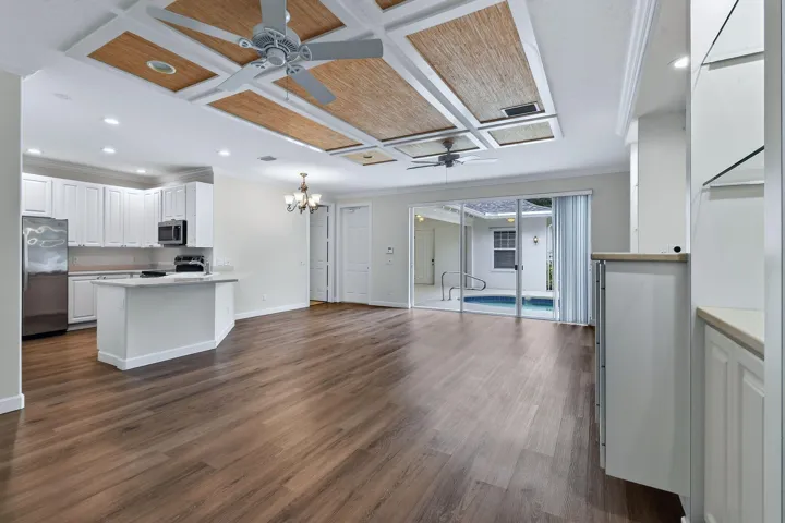 303CaravelleDr(14)