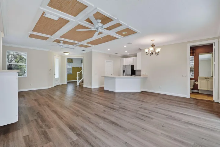 303CaravelleDr(16)