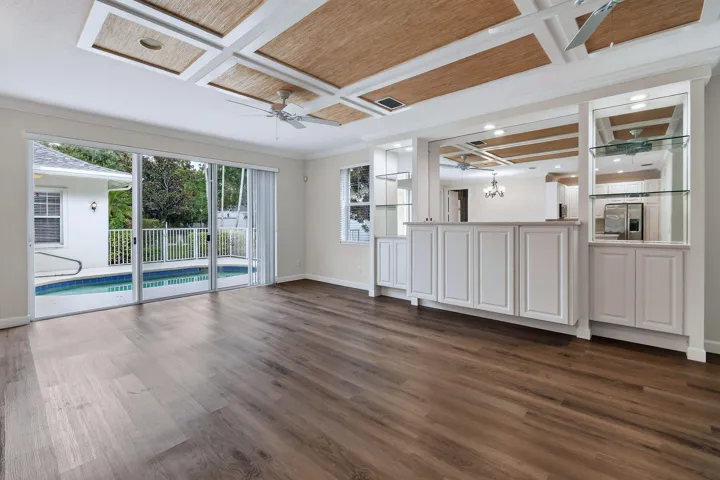 303CaravelleDr(18)
