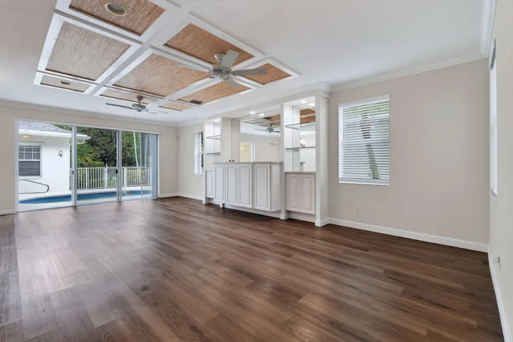 303CaravelleDr(12)