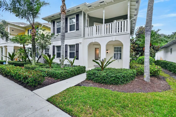 303CaravelleDr(5)