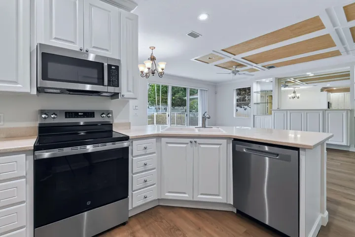 303CaravelleDr(22)