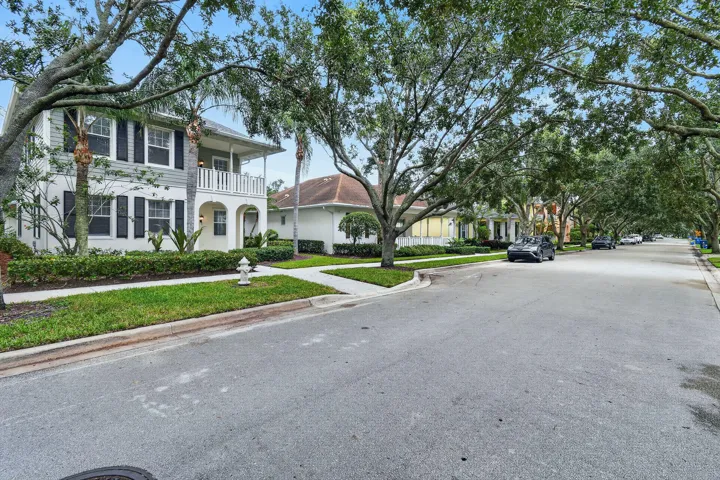 303CaravelleDr(2)