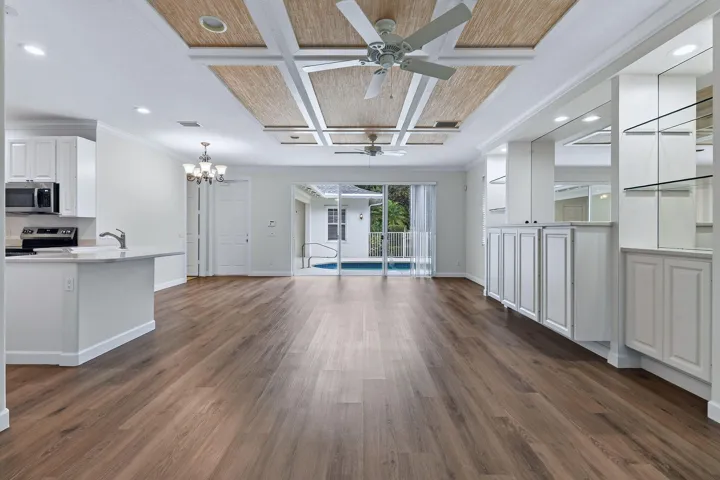 303CaravelleDr(13)