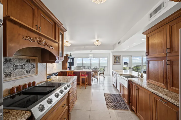 3 Kitchen (1)