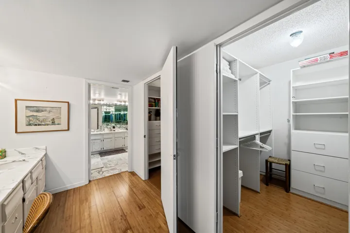 10 Walk-In Closets