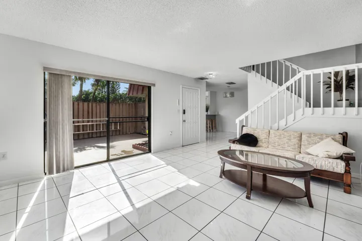 LIVING ROOM 3