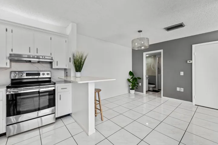KITCHEN LIVING