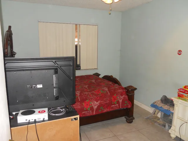 2nd bedroom