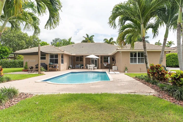 Heated Resort style pool, covered patio, lay-out ideal for entertaining