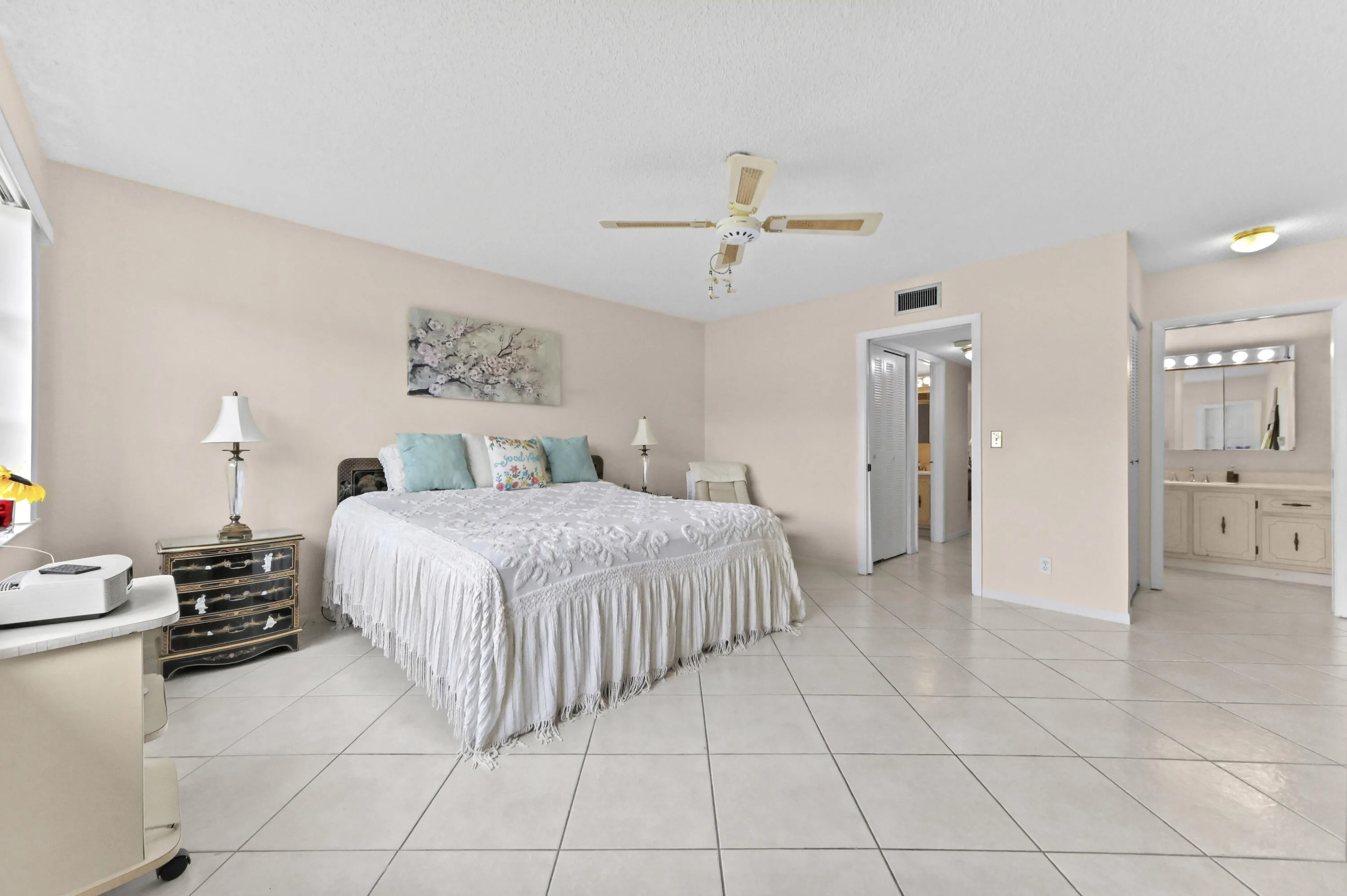 25 Bedroom 04