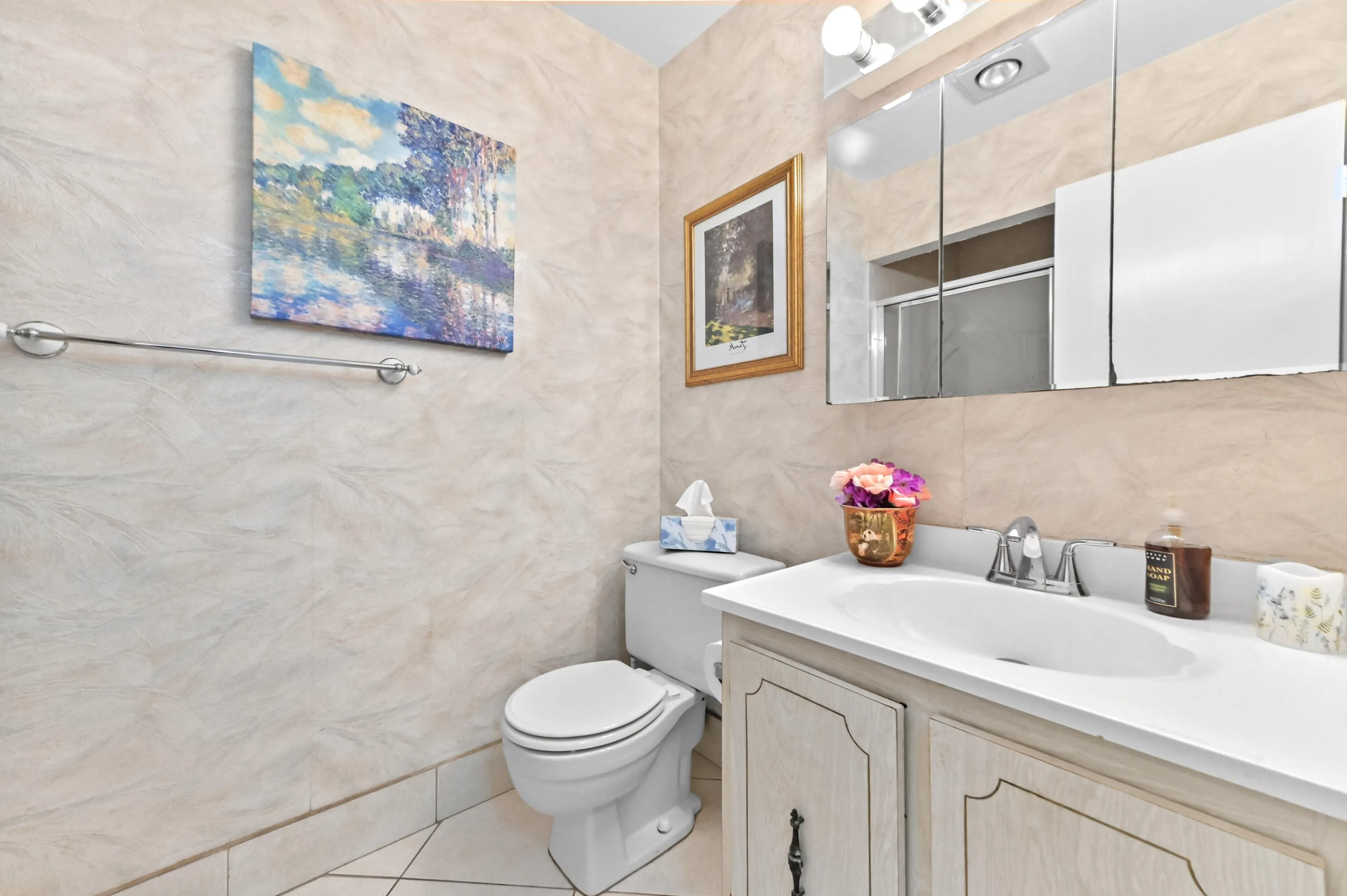 20 Bathroom 02