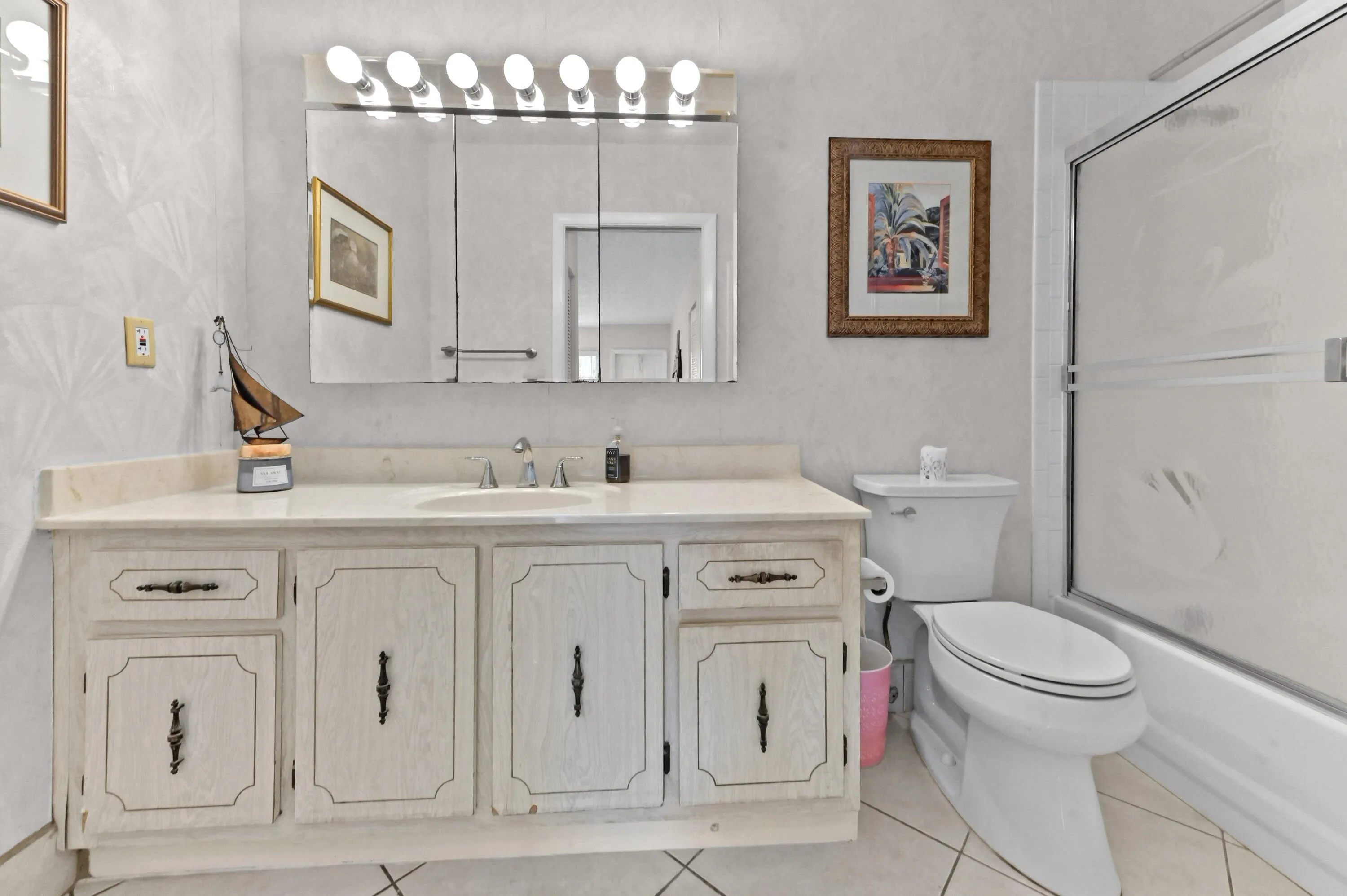 27 Bathroom 01