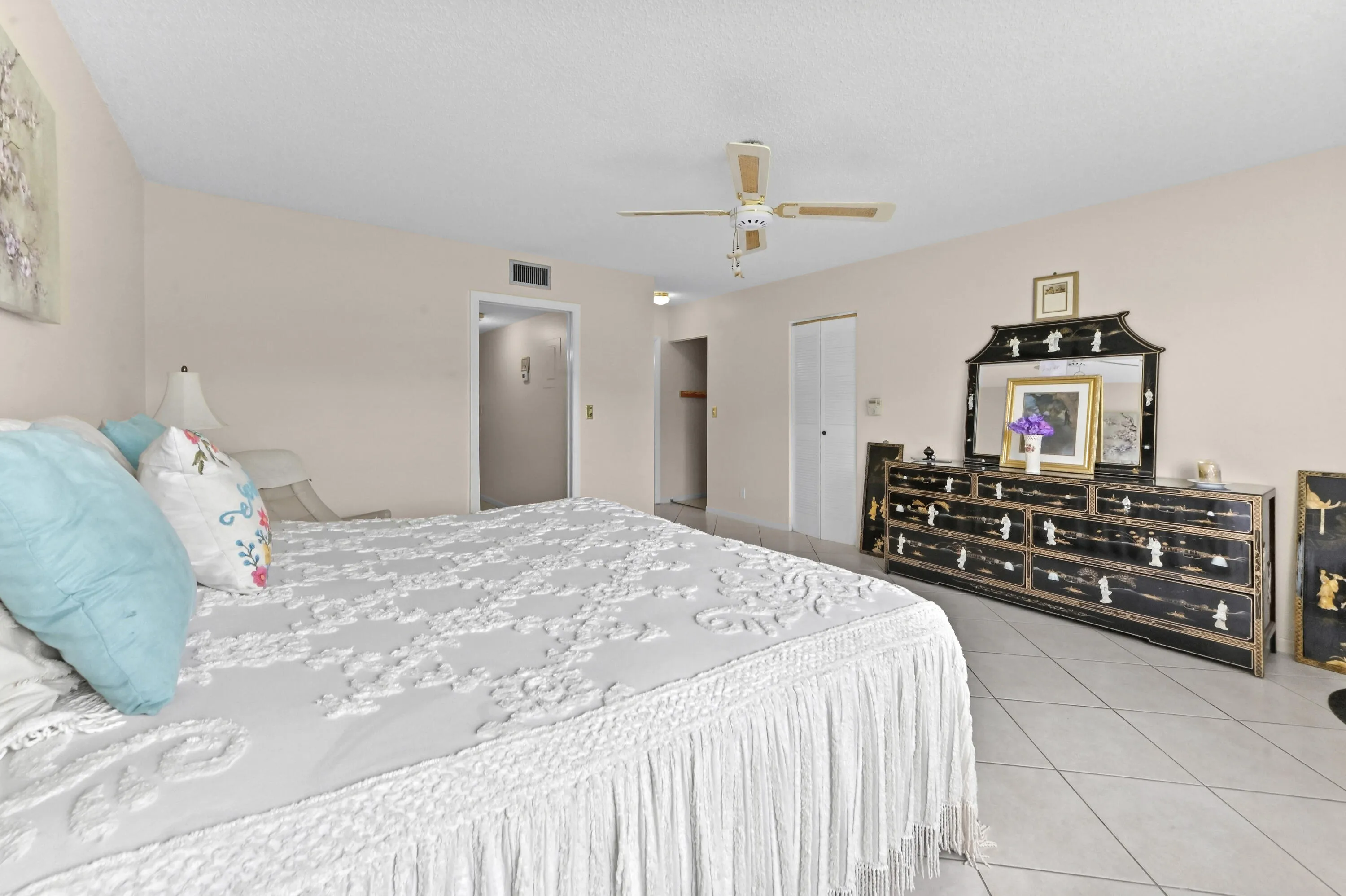 23 Bedroom 02