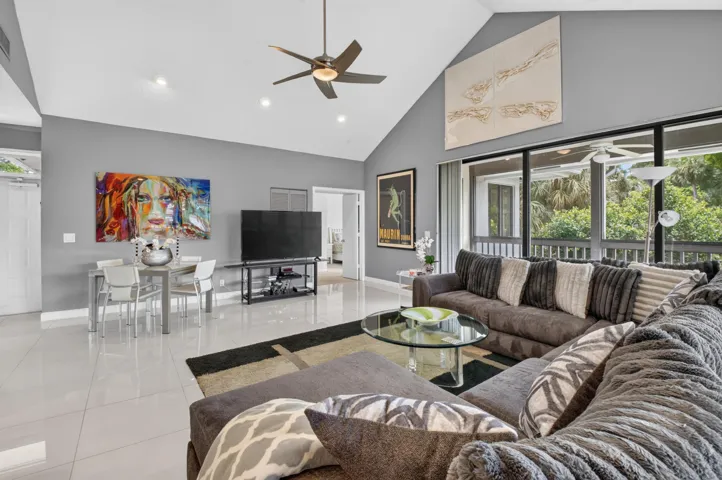 19271 Sabal Lake