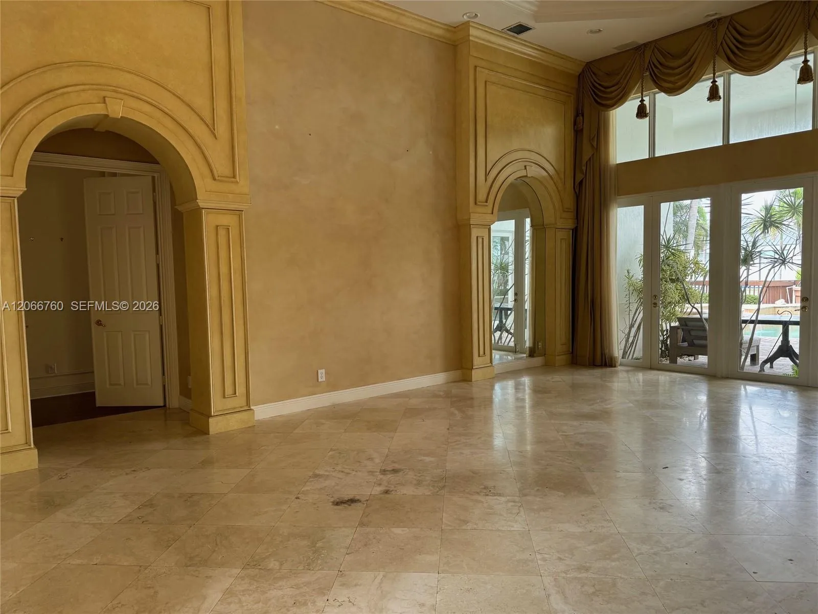 Living Room / Dining area