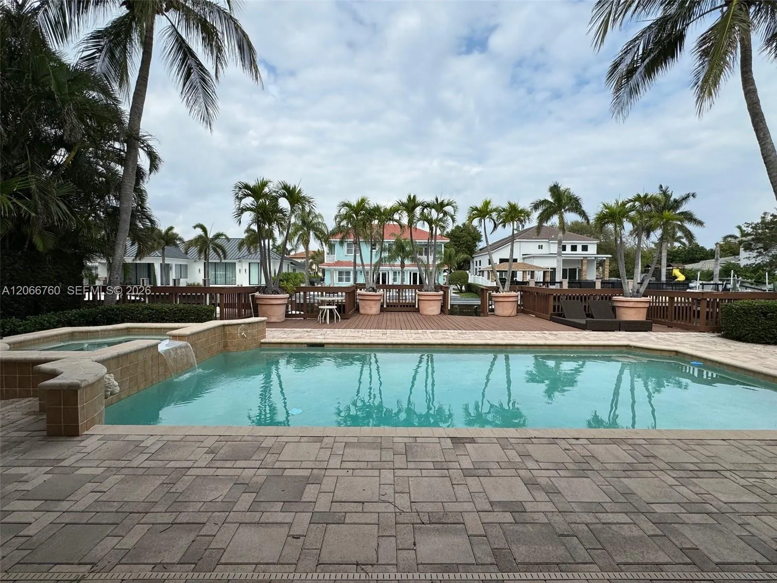 Private Pool & Jacuzzi