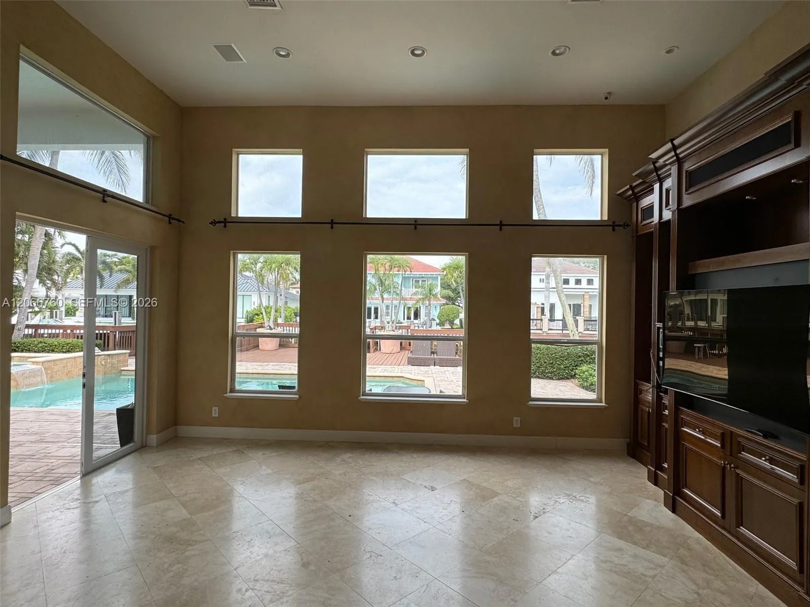 Living Room / Dining area