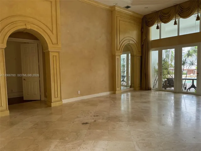 Living Room / Dining area