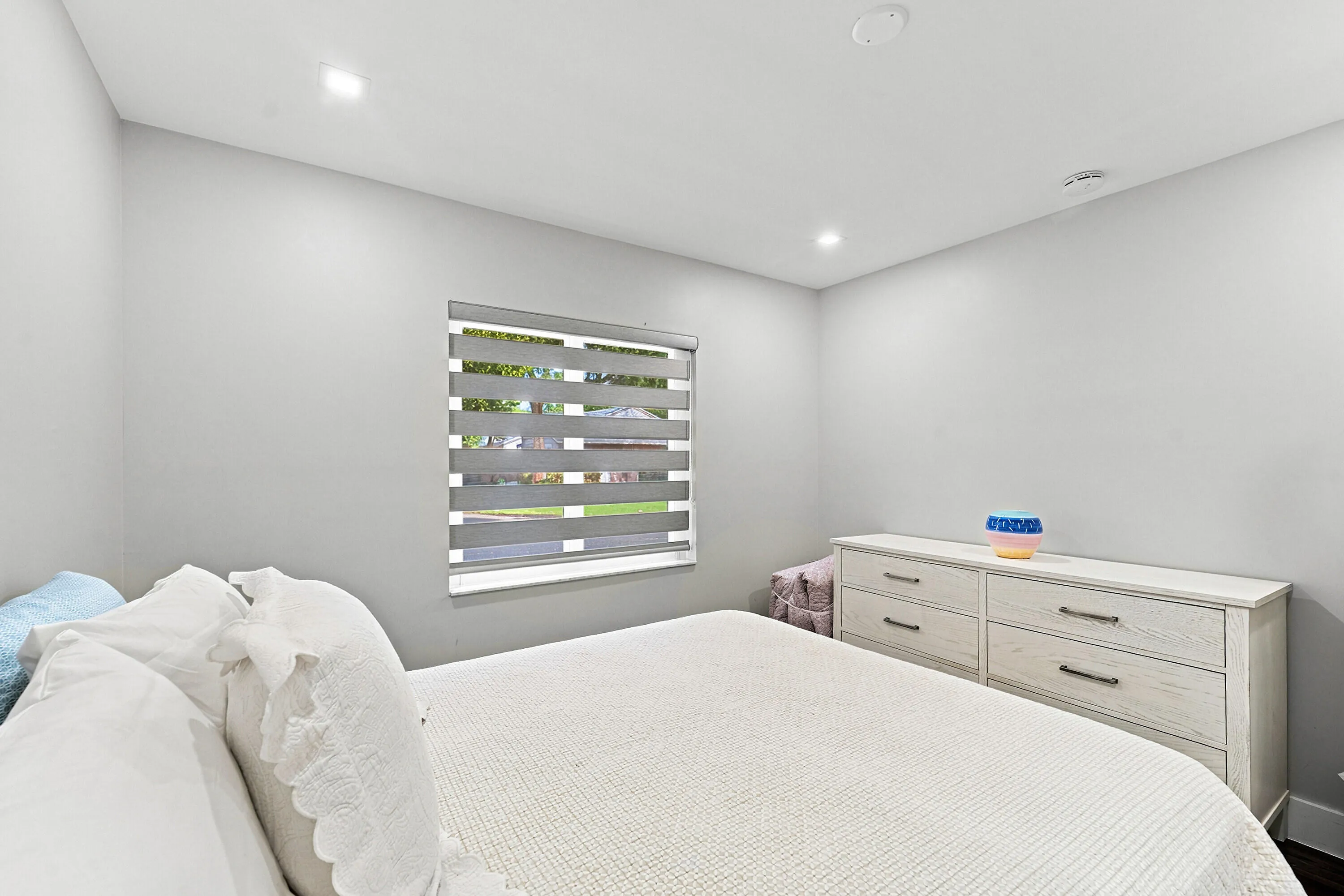 22_bedroom