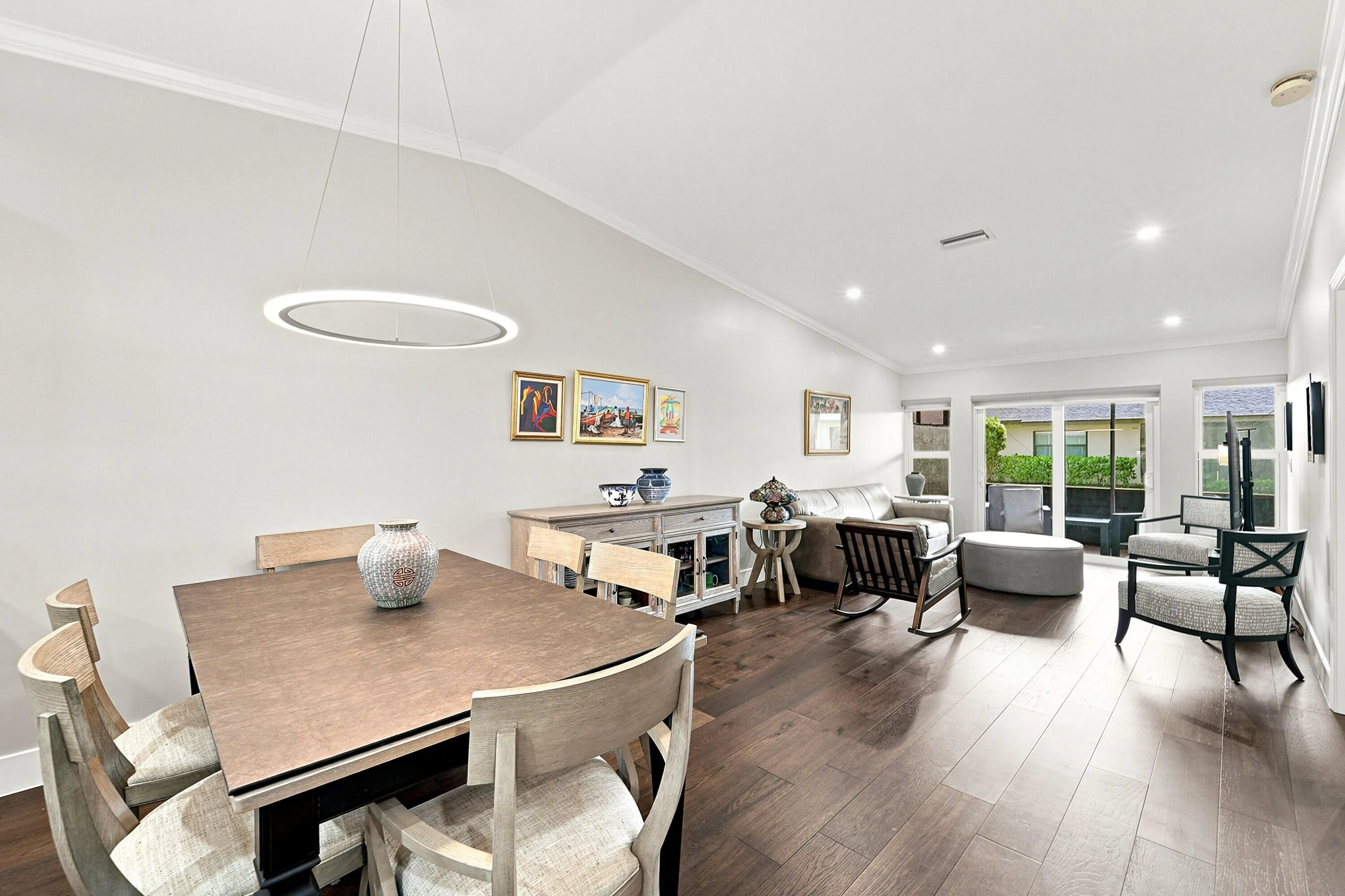 10_dining area