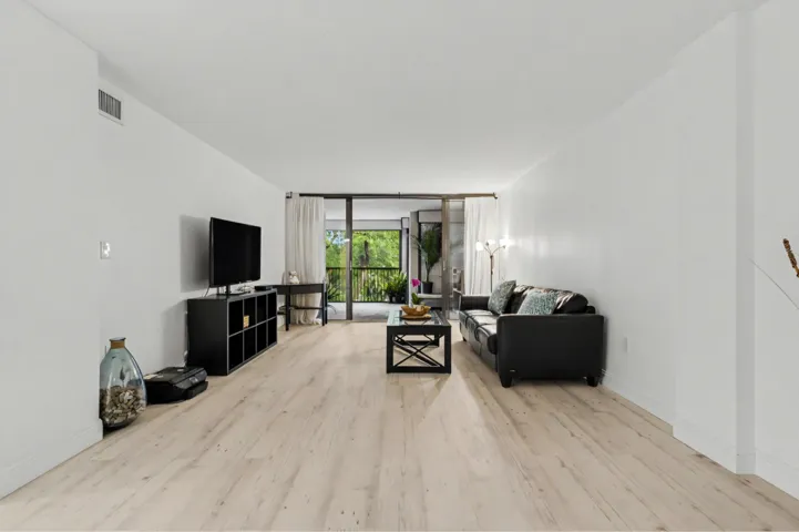 1000169694