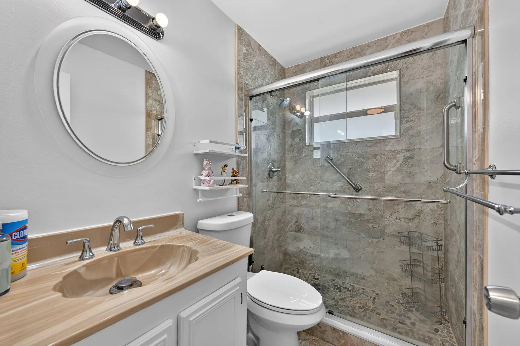 Bathroom 2.