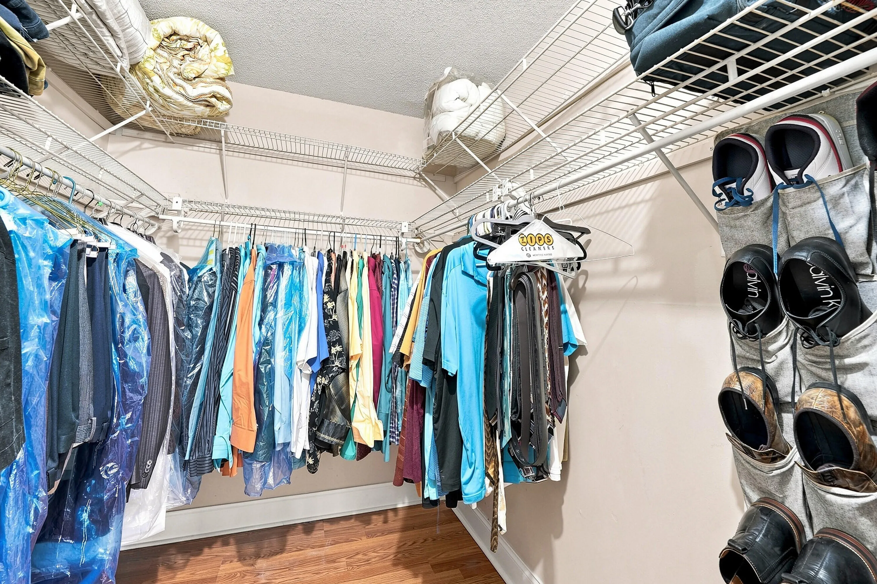 22_walk-in closet