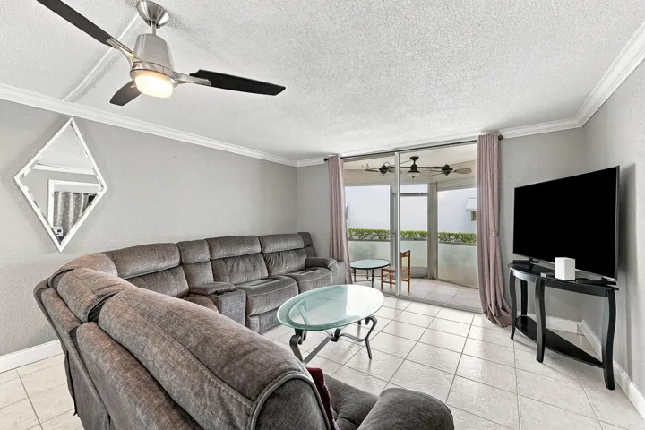12_living room