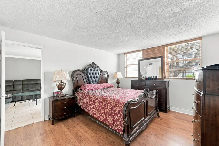 19_primary bedroom