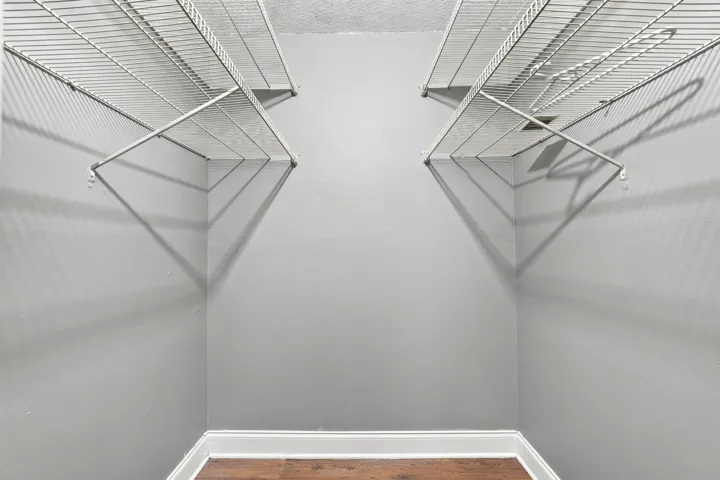 04_walk-in closet