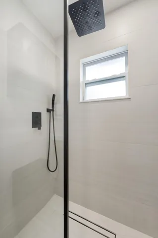 Main House Full Bath