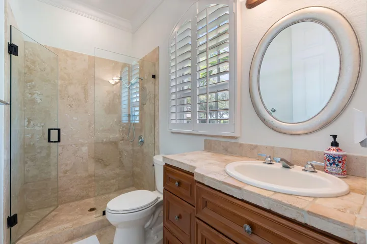 FULL BATHROOM